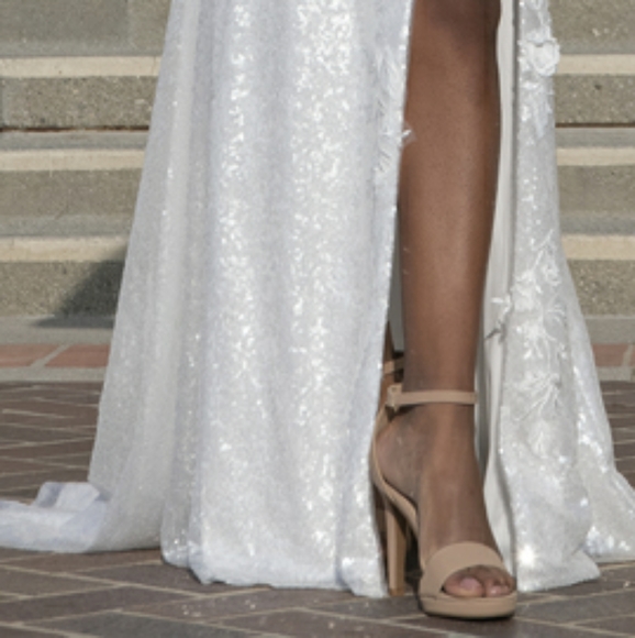 Wedding dress - Picture 4 of 7